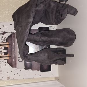 NWOT Journey Collection over the knee heeled boots in gray suede, sz 7